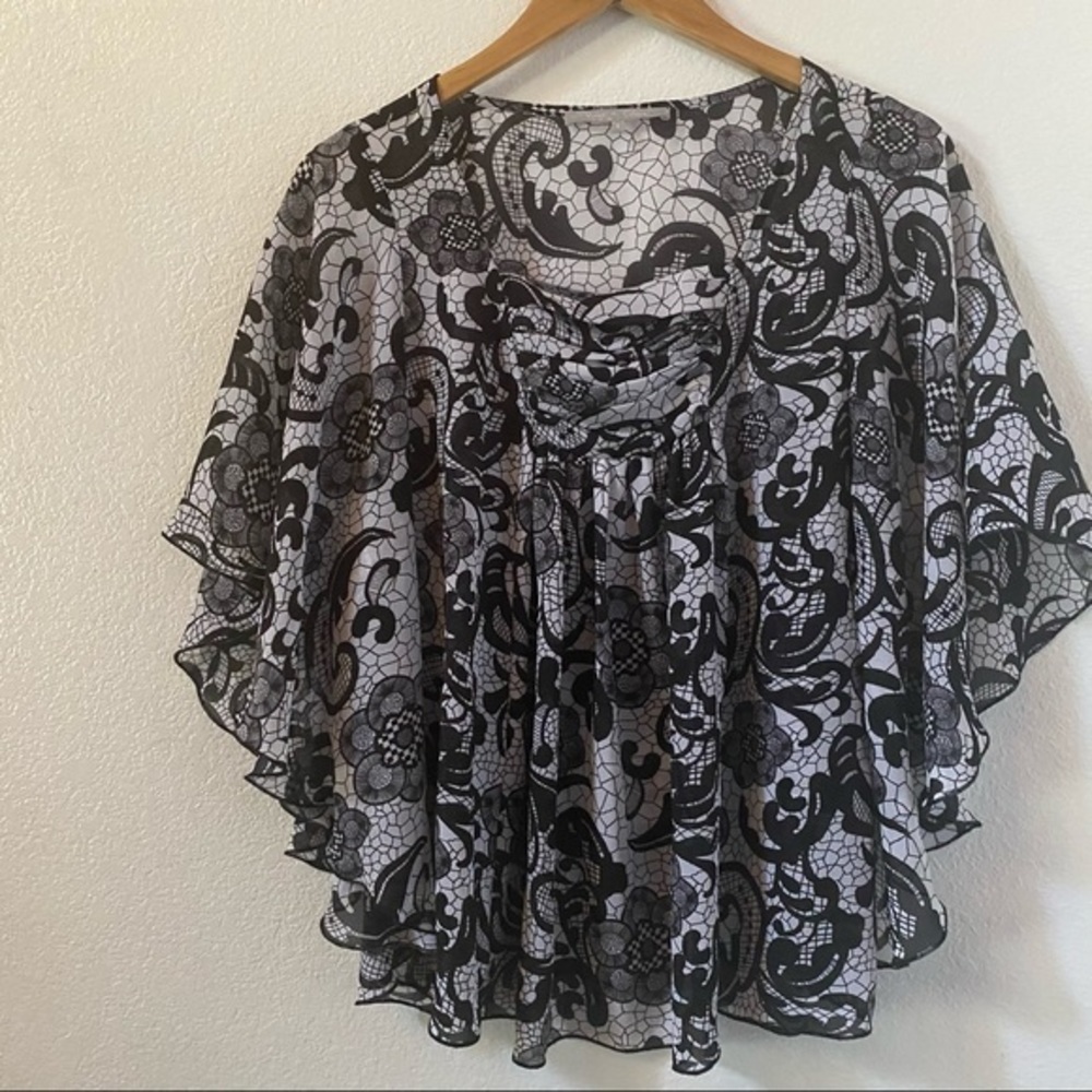 Violet&Claire Flowy Oversized Pattern Top Small - image 1
